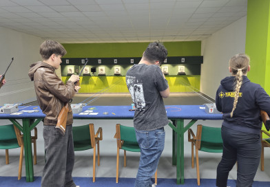 Održano takmičenje u streljaštvu za osnovce i srednjoškolce u povodu godišnjice Armije R BiH i 7. Korpusa