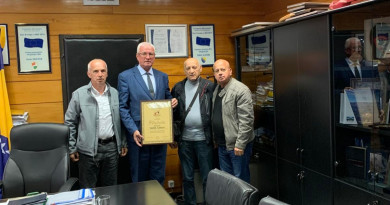 KUD „Karaula“ uručilo premijeru Lendi „Zlatnu plaketu“